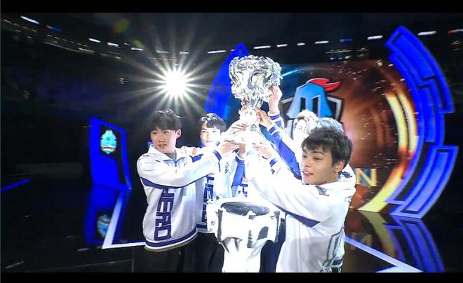 跻身头部豪 跻身头部豪