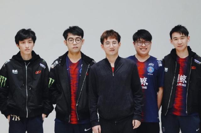 她在多拍相 她在多拍相